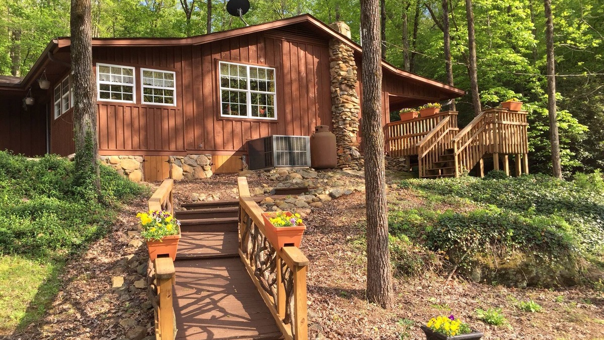 Pickens Cabin | Private Romantic Mountain Getaway