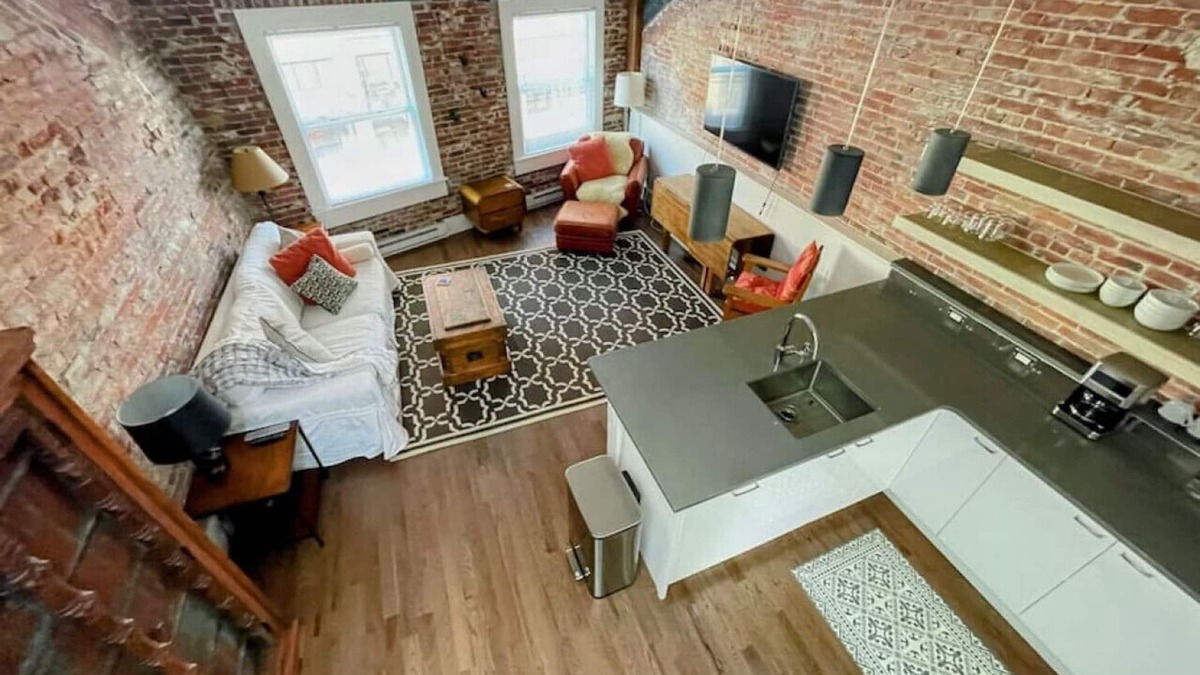 Old Port Apartment | Private Rooftop Deck!/Artsy Apt/Old Port Arts Dist