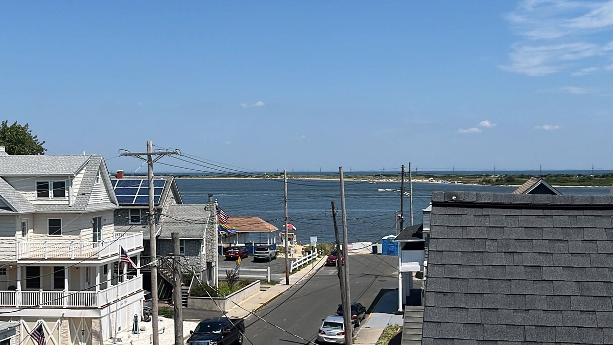 Highlands House | Private room and bathroom in a luxury home. Walking distance to beaches!