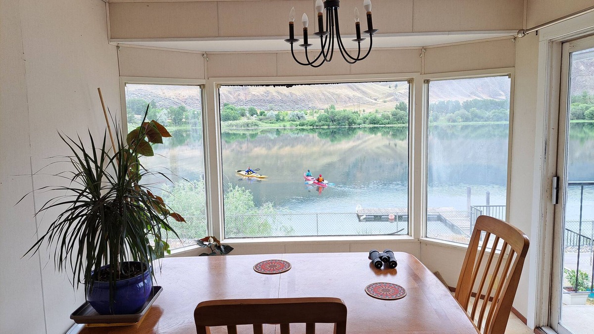 Valleyview House | Private Room at Riverfront House
