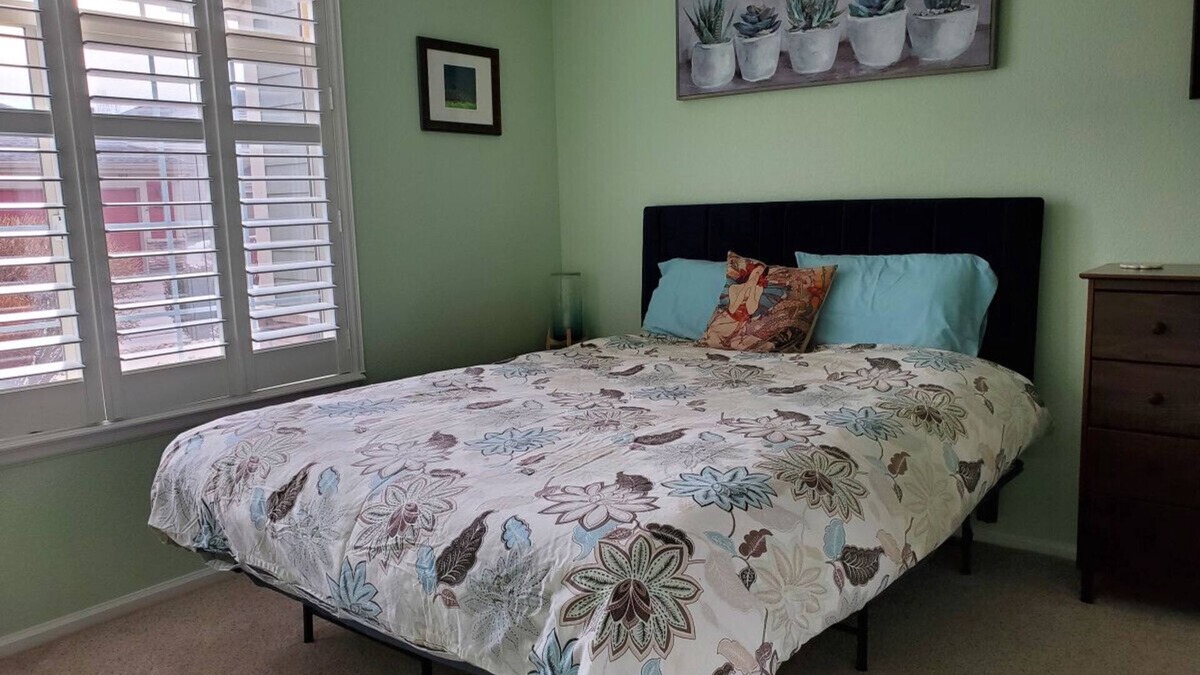 Broomfield House | Private Room & Bathroom & Laundry