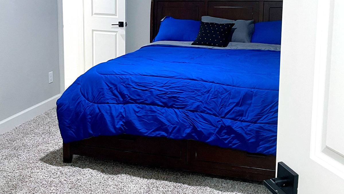 Anna House | Private Room Beautiful, Quite, Clean king bed Newly Built home.