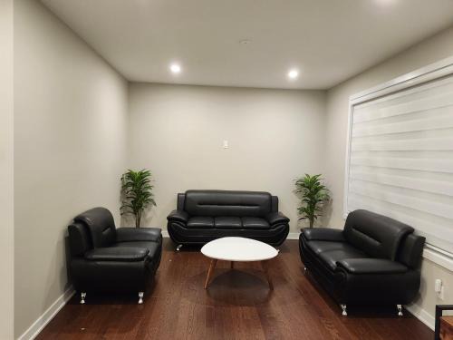 Beckwith House | Private Room-Brand New-Budget friendly master bedroom-House