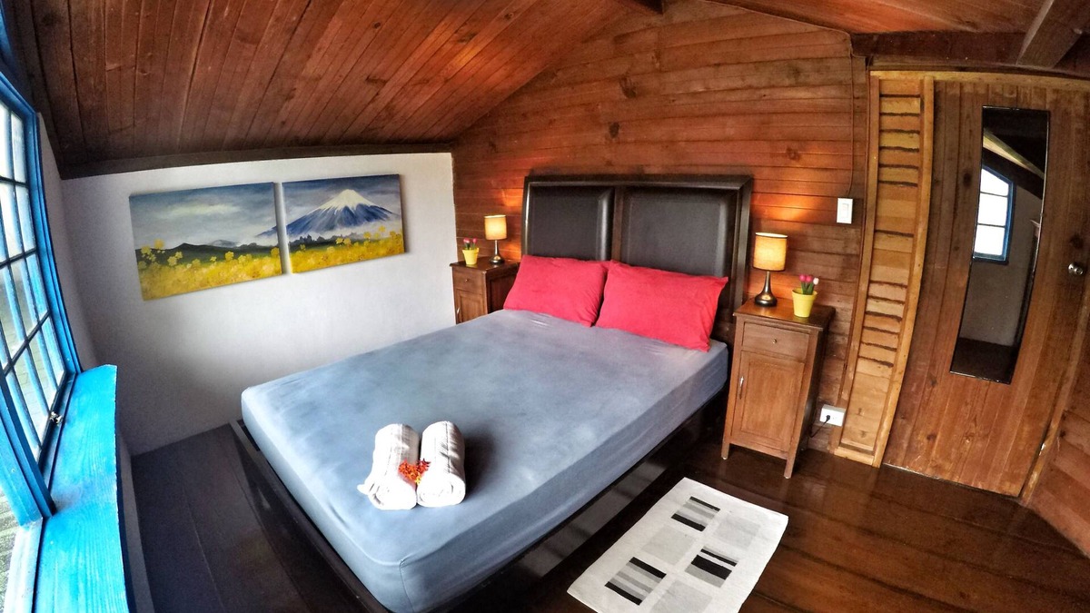 Colon Bed & Breakfast | PRIVATE ROOM - Caribbean Beachfront Getaway