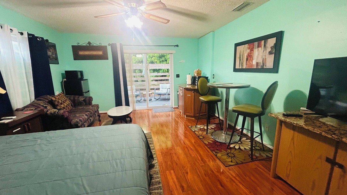 Indian River Bluff Apartment | Private room centrally located in Melbourne