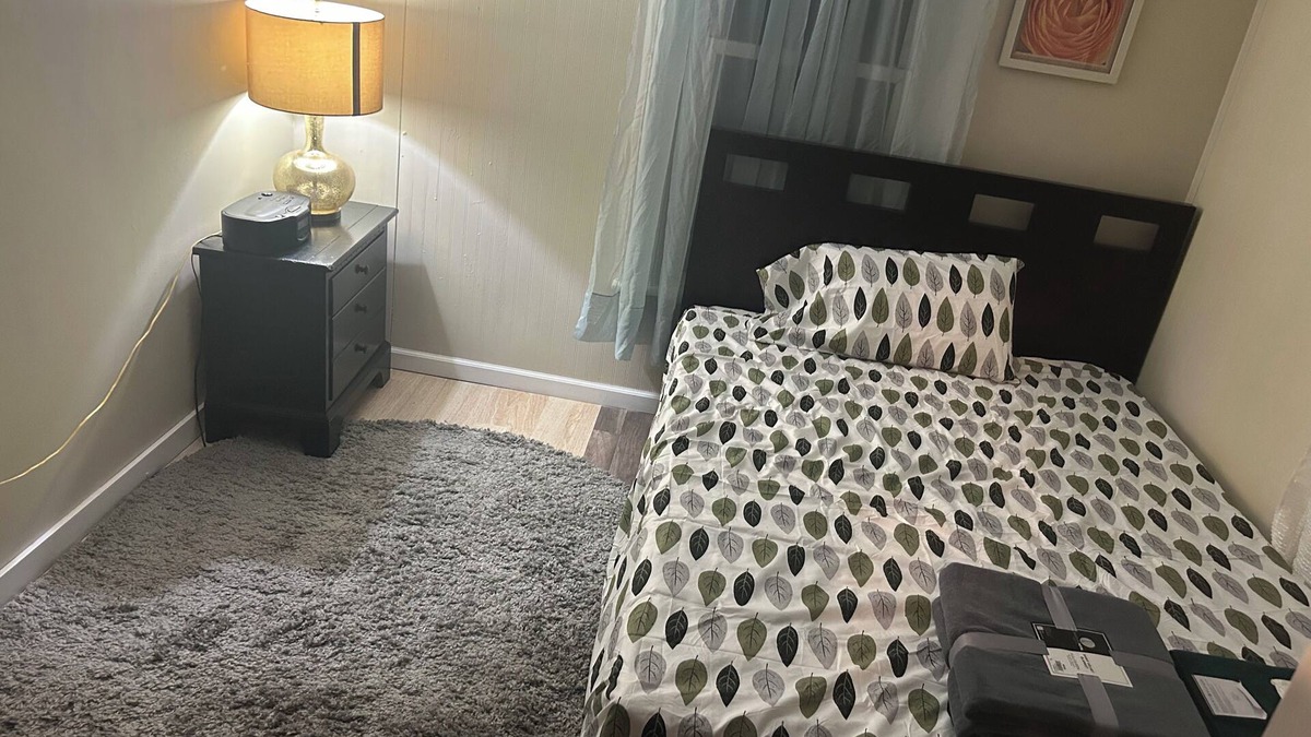 Meriden House | Private room close to Downtown Meriden, located in a Decent Area, close Highway