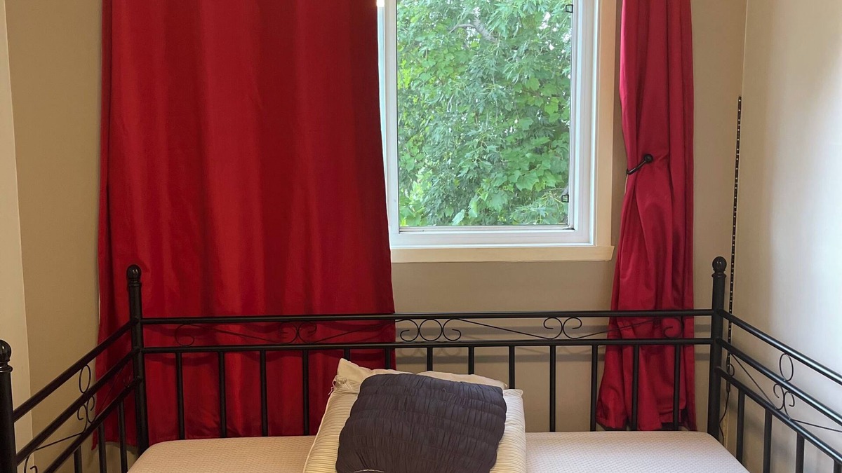 Brossard Apartment | Private room in 5 1/2 appartement just 10 minutes to Montreal