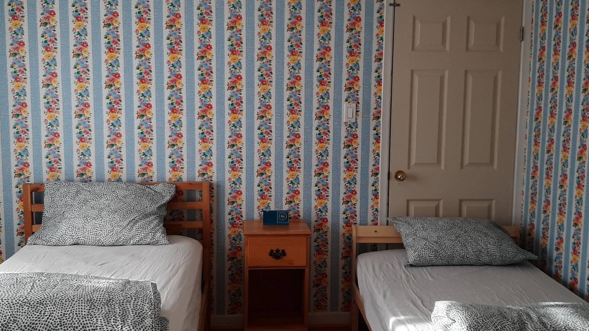 Etobicoke House | Private room in etobicoke , private entrance , private washroom