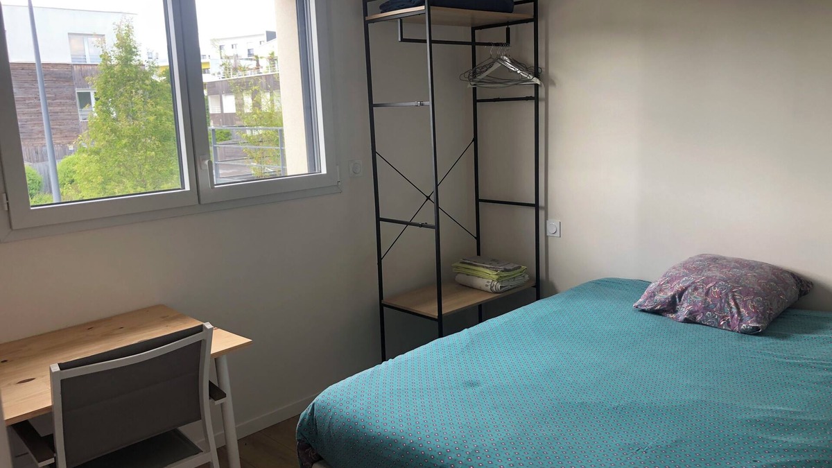 Vezin-le-Coquet Bed & Breakfast | Private room in shared apartment by the week