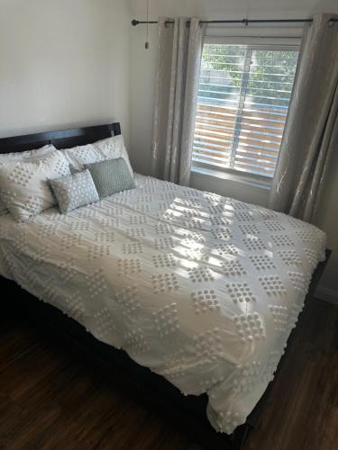 Patton House | Private Room in Rialto