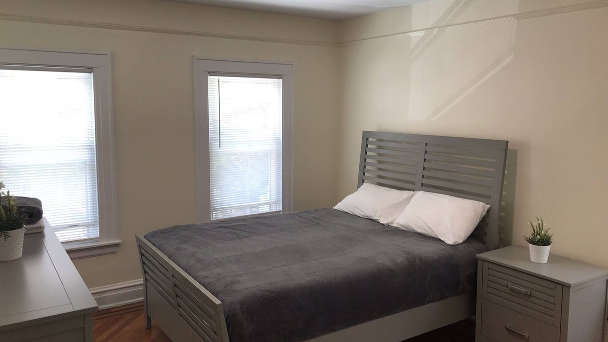 Queens House | Private room + private bathroom in Newly renovated apartment