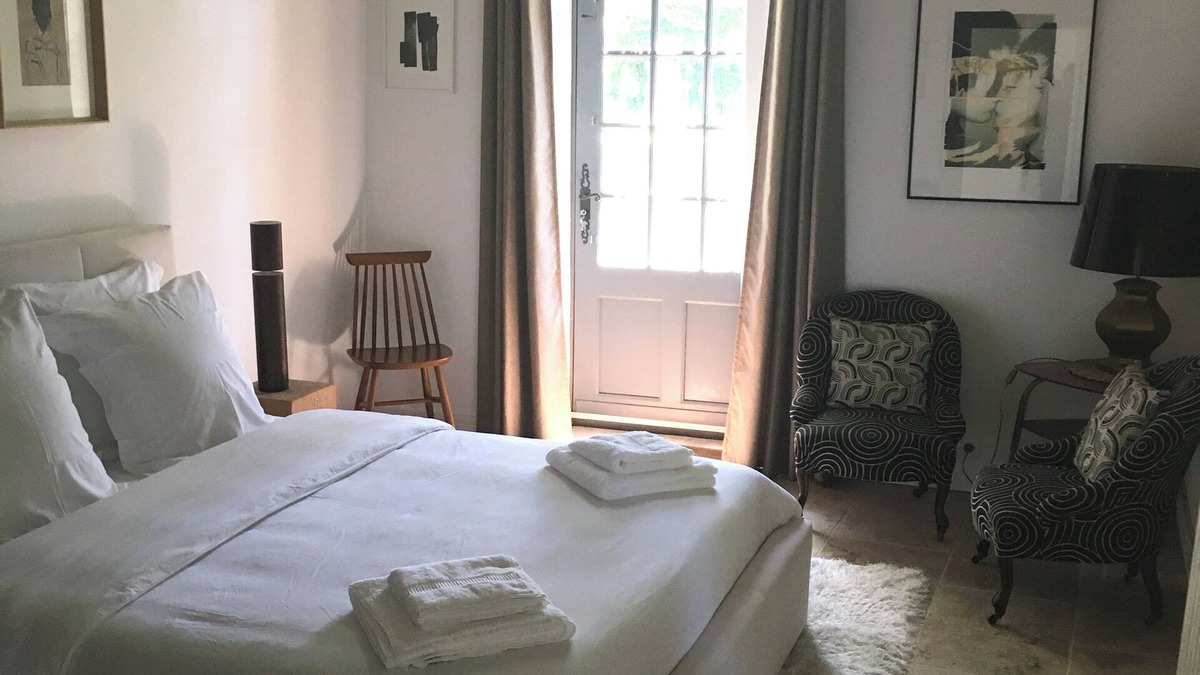 Neuvy Apartment | Private room/suite in a former XVIIIth century Presbytery 10km from Chambord and Cheverny
