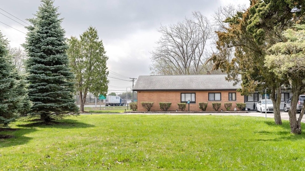 Riverview Apartment | Private Room w/Bath & Kitchen Access in Brownstown