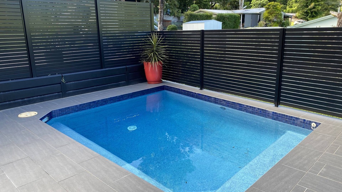 Brinsmead Bed & Breakfast | Private Room with ensuite close to Cairns centre airport & beaches.