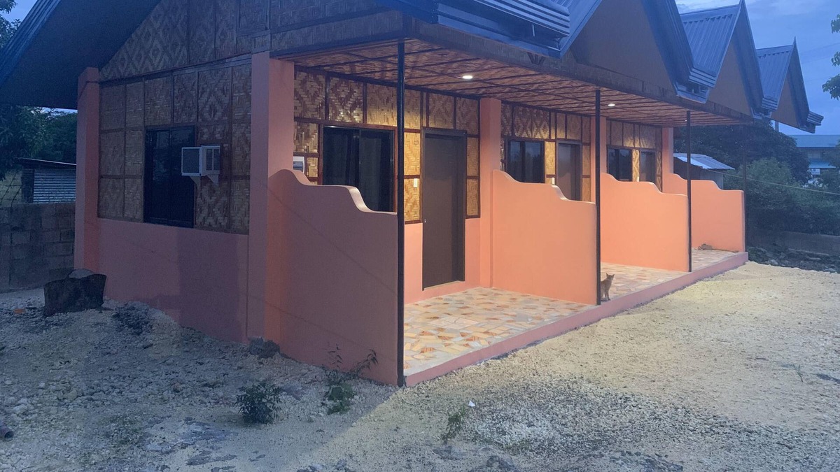 Basdiot House | Private rooms at Denney's Resto Bar 15 minutes from Panagsama Beach