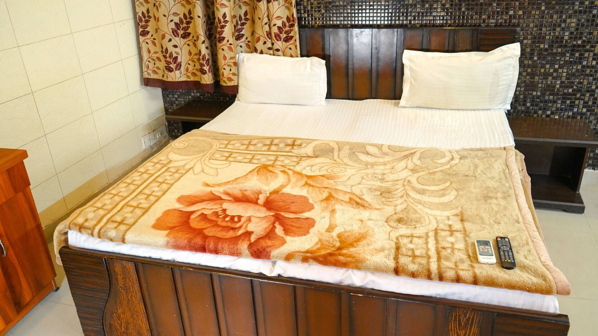 Jangpura Bed & Breakfast | PRIVATE ROOMS IN JANGPURA
