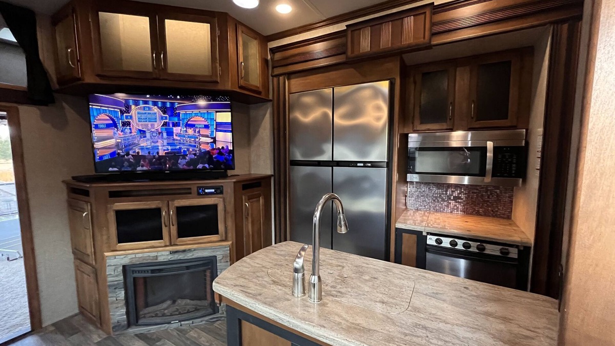 Alvadore House | Private RV Oasis- 5 Min - Eugene Airport - 15 Min - Autzen Stadium