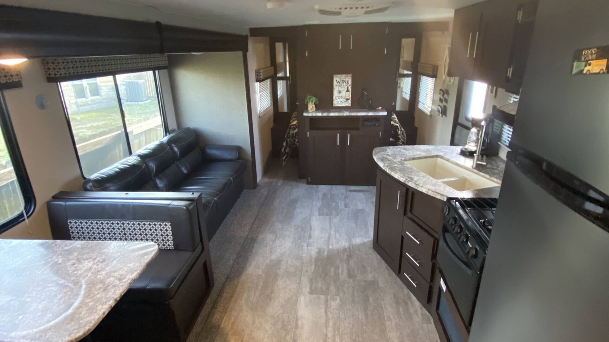 Skidmore RV Rental | Private RV with free parking