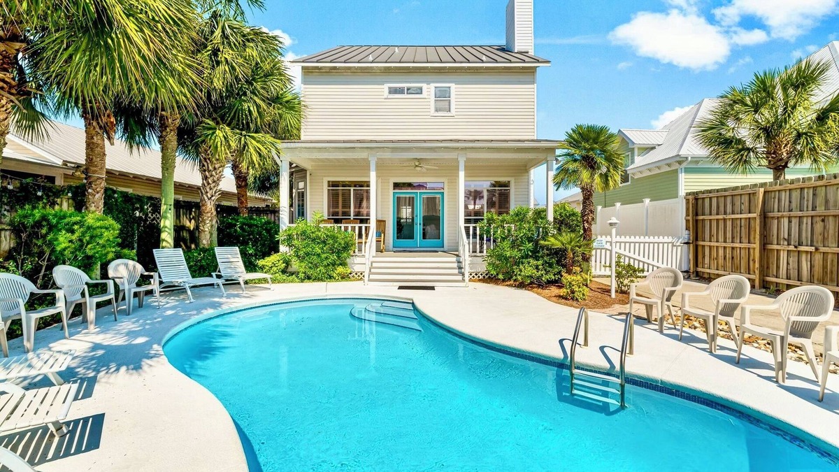 Villages of Crystal Beach House | Private Saltwater Pool - 3 Min Walk to Beach - Crystal Beach - Sleeps 10!
