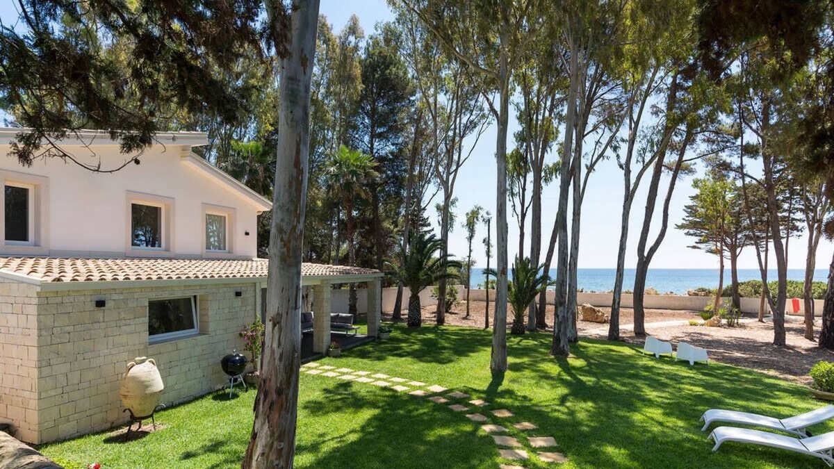 Punta Milocca Villa | Private sea front house
