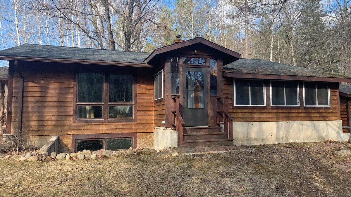 Cable House | Private, secluded 2-bedroom house with King, Queen beds near Cable with WiFi, AC