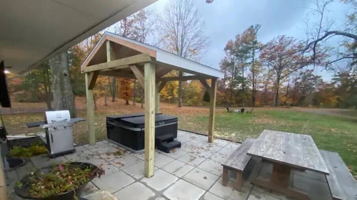 Saugerties House | Private/Secluded 4 Bdrm with HotTub & Steam Shower