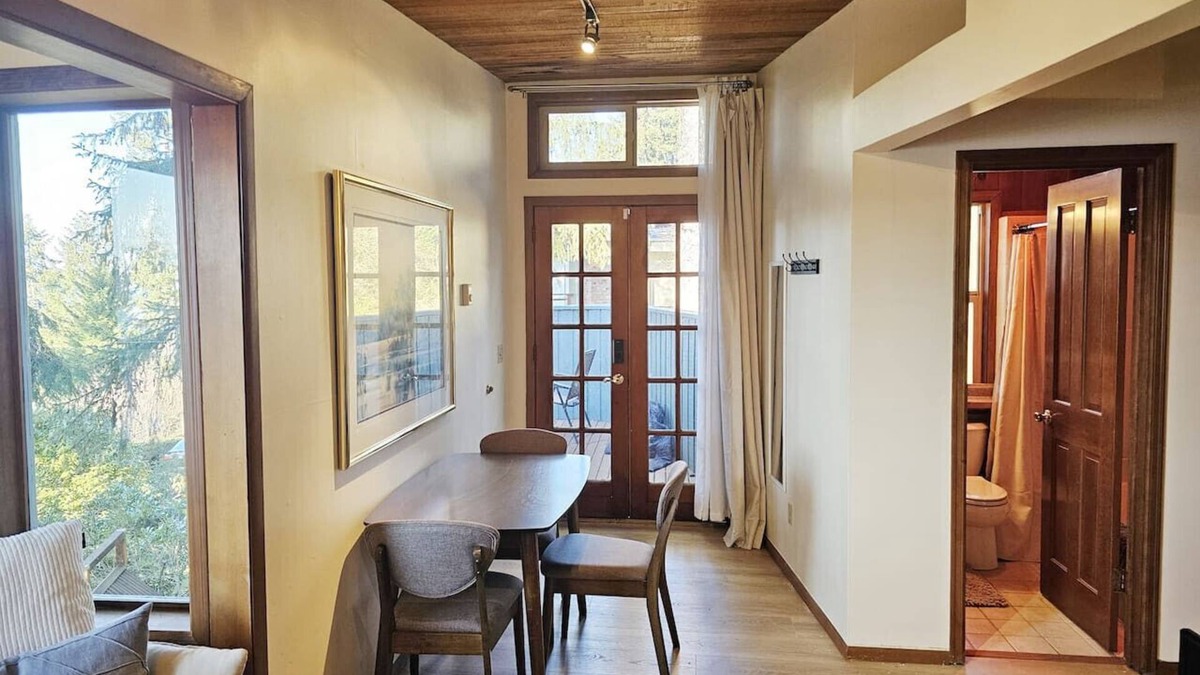 Sammamish Apartment | Private & Serene 2BR with Amazing Lake Sammamish Views