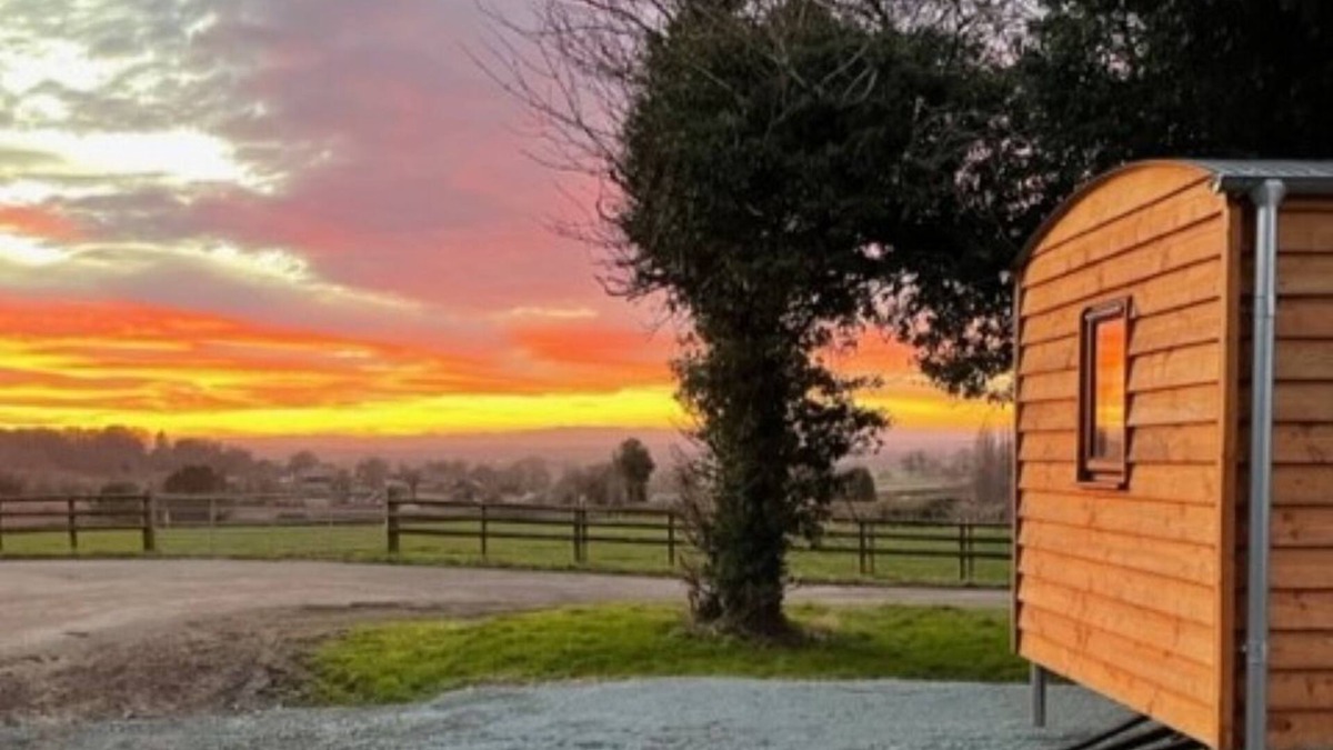 Grinshill Cabin | Private Shepherd's Hut with landmark views