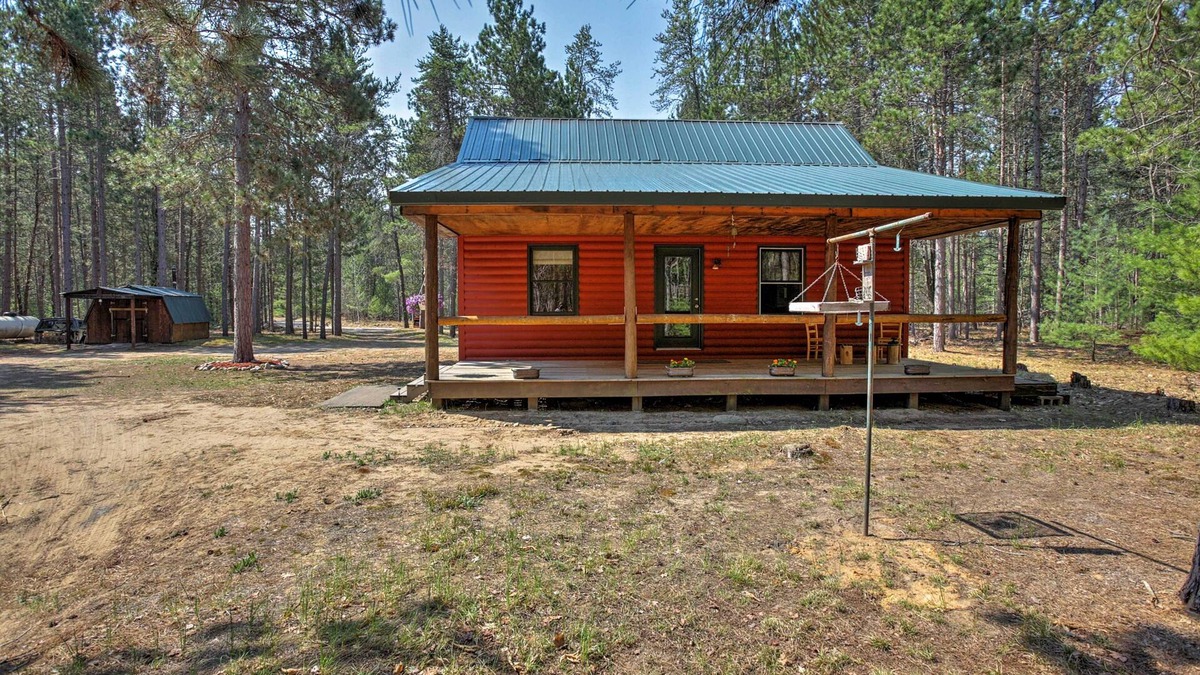 South Boardman Cabin | Private South Boardman Cabin on 10 Forest Acres!