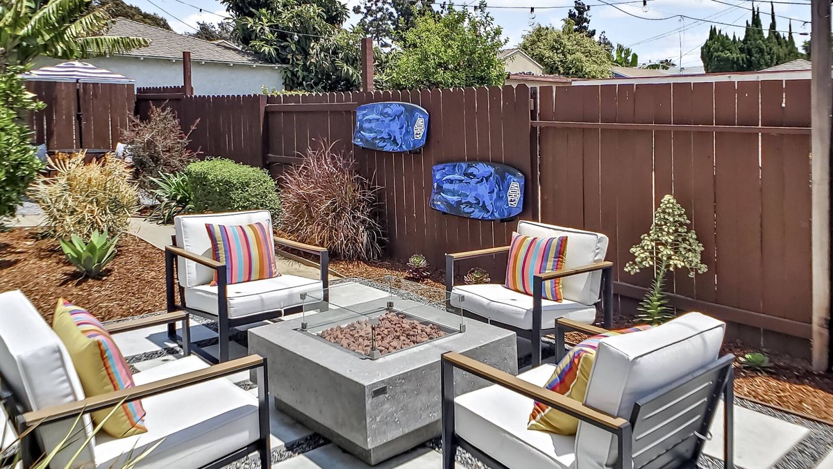 Palms Apartment | Private, Spacious Apartment with Sunny Patio