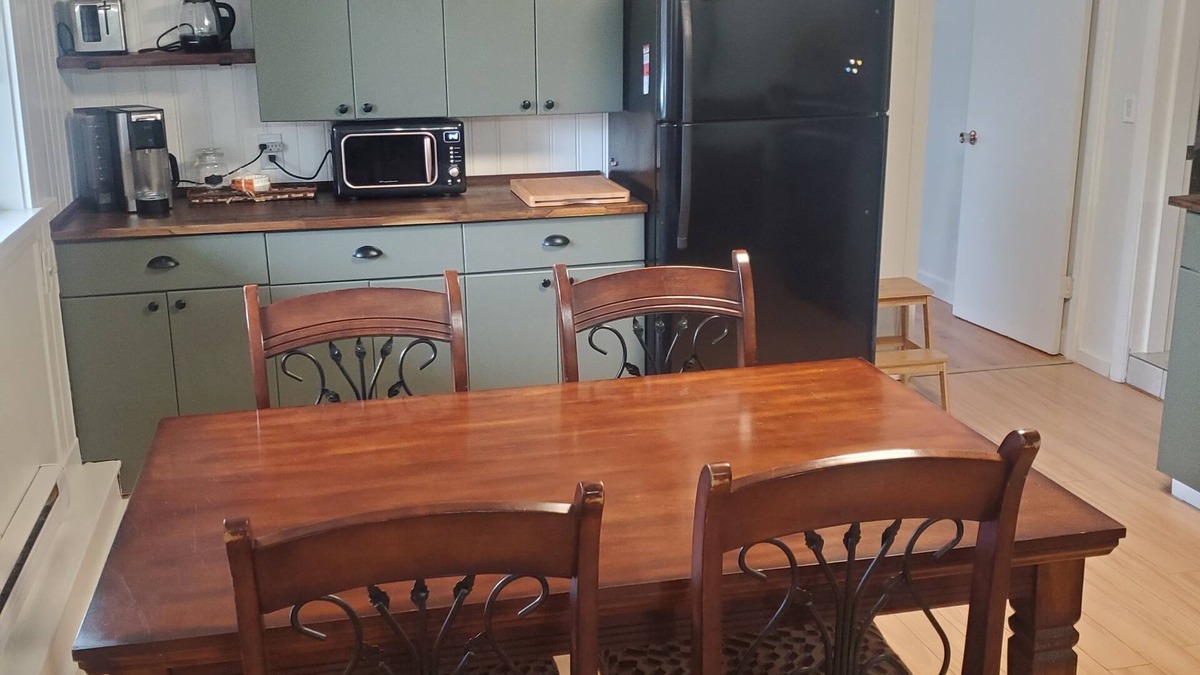 Regional District of Nanaimo Apartment | Private, spacious, bright & cozy apartment close to all amenities.