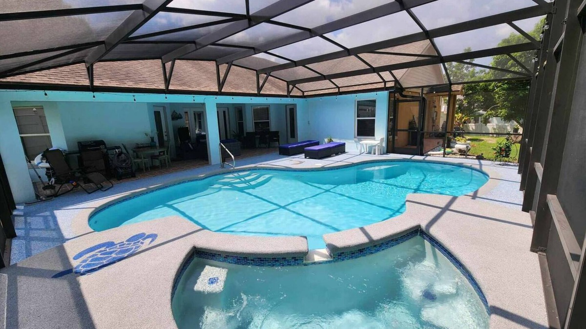 Clermont House | Private Spacious Room in Home, with Pool-The Oasis Room
