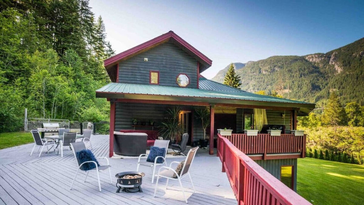 Slocan Park House | Private, Spacious Slocan Valley Home