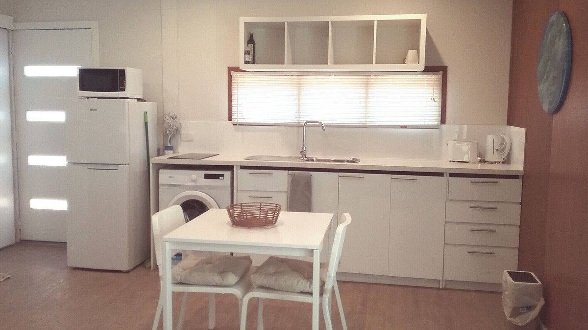 Green Head Apartment | Private Studio Accomodation. Fully self contained with private outdoor living.