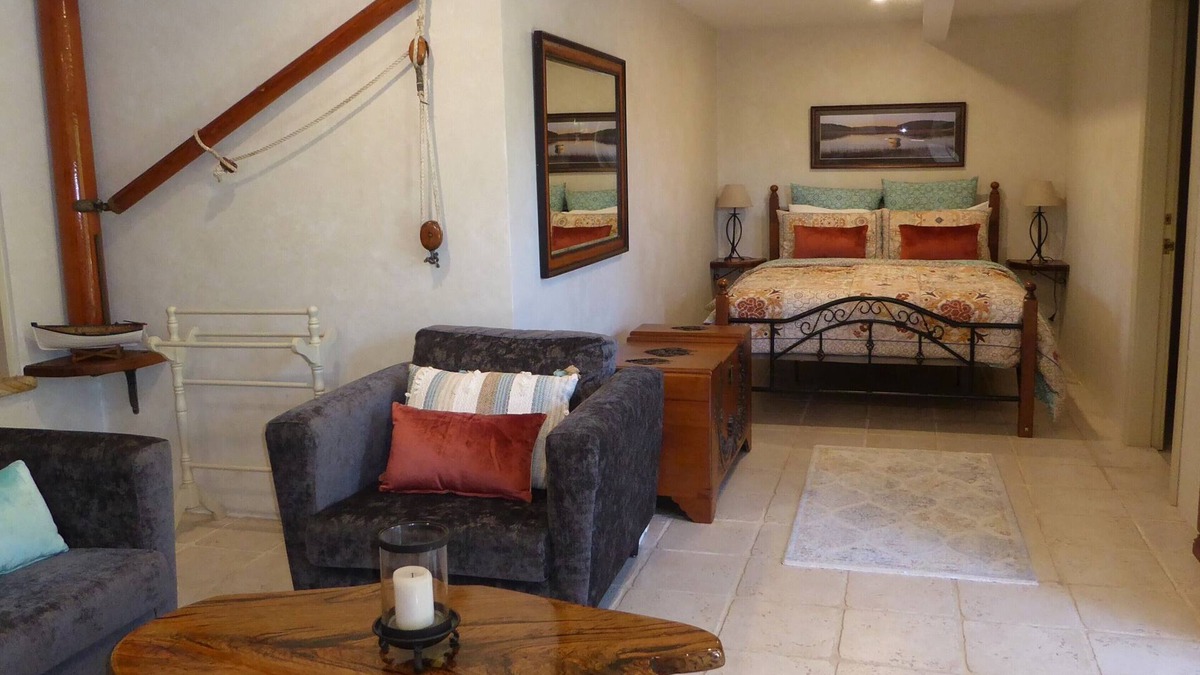 Hunters Hill Apartment | Private Studio below Stunning Heritage Cottage with own entrance