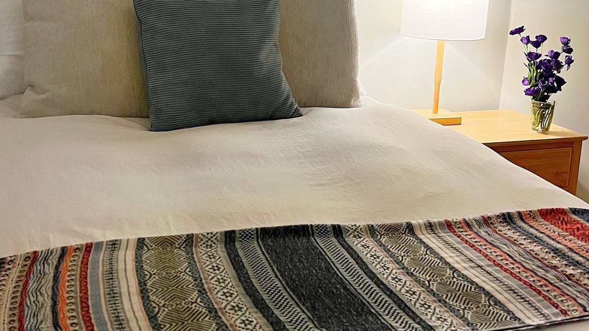 Norma Triangle Apartment | Private Studio/Room near Beverly Hills with Outdoor Garden Seating