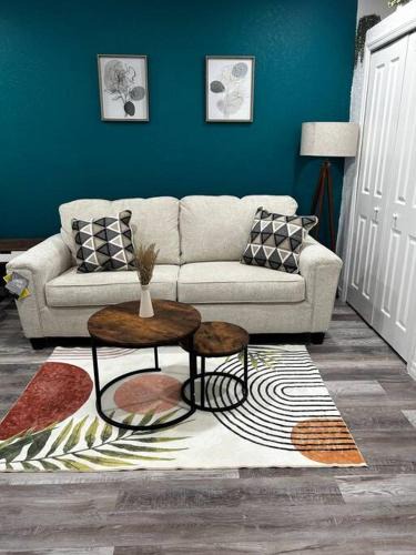 Oak Ridge House | Private Studio Suite in Central Orlando With Full kitchen