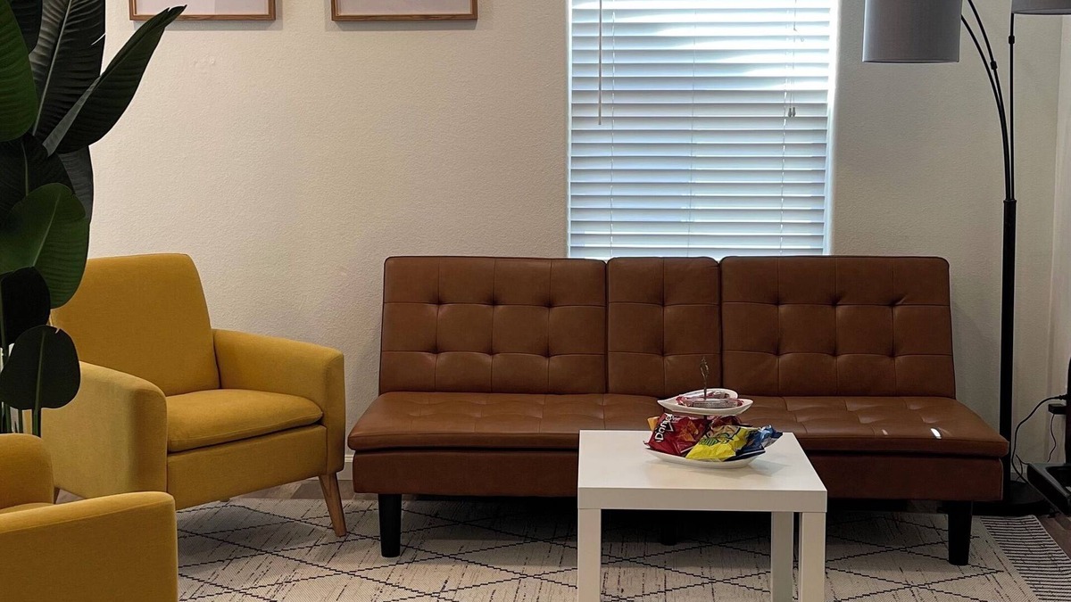 West Sacramento Apartment | Private studio luxury sleeps 5 WiFi Min to DT Sac, Airport, UC Davis Med