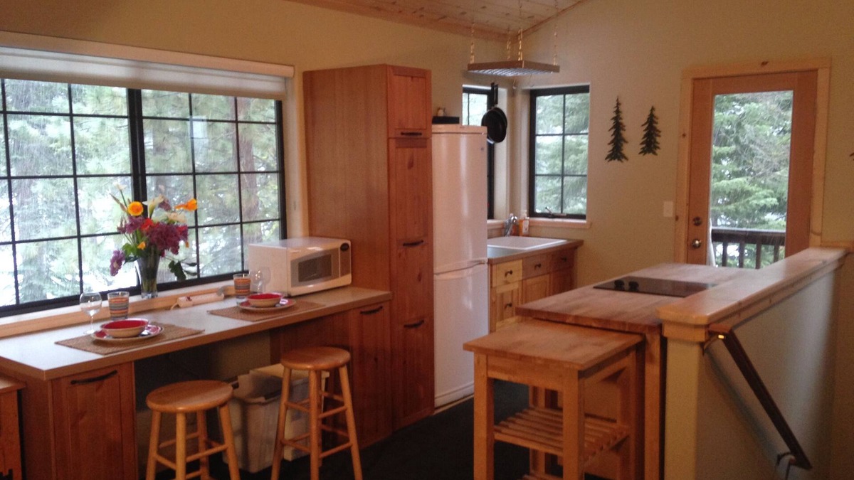 Kingswood Estates Apartment | Private Studio With Balcony In Lake Tahoe, Kings Beach, Tahoe Vista, Northstar
