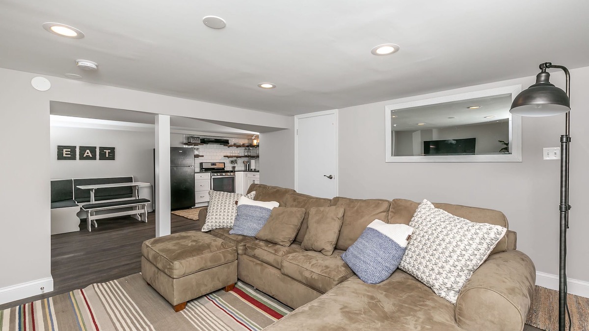 Lutherville Timonium Apartment | * Private Suite Full of Style & Comfort *