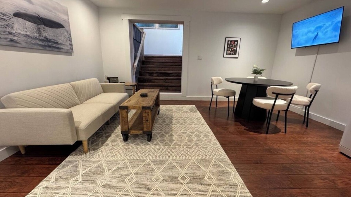 Britannia Beach House | Private Suite, Private Entrance and Driveway