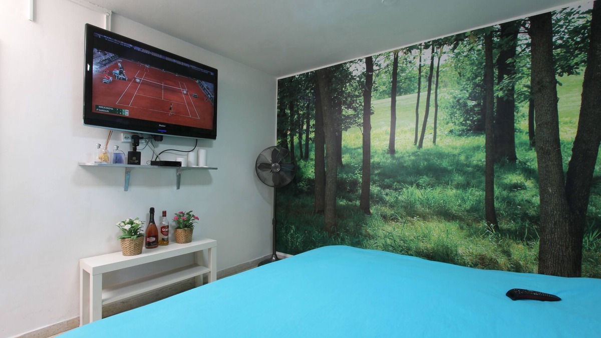 Gedera Apartment | Private suite for 5-6 people (03)