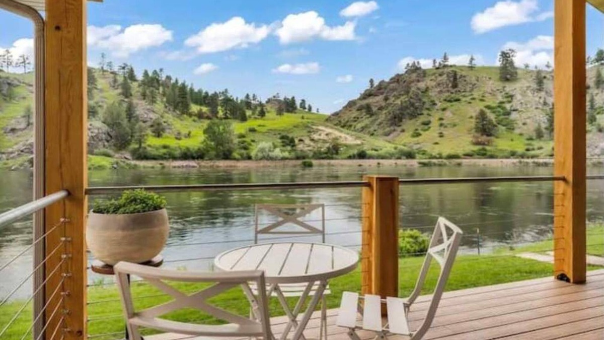 Cascade Apartment | Private Suite on the Missouri River