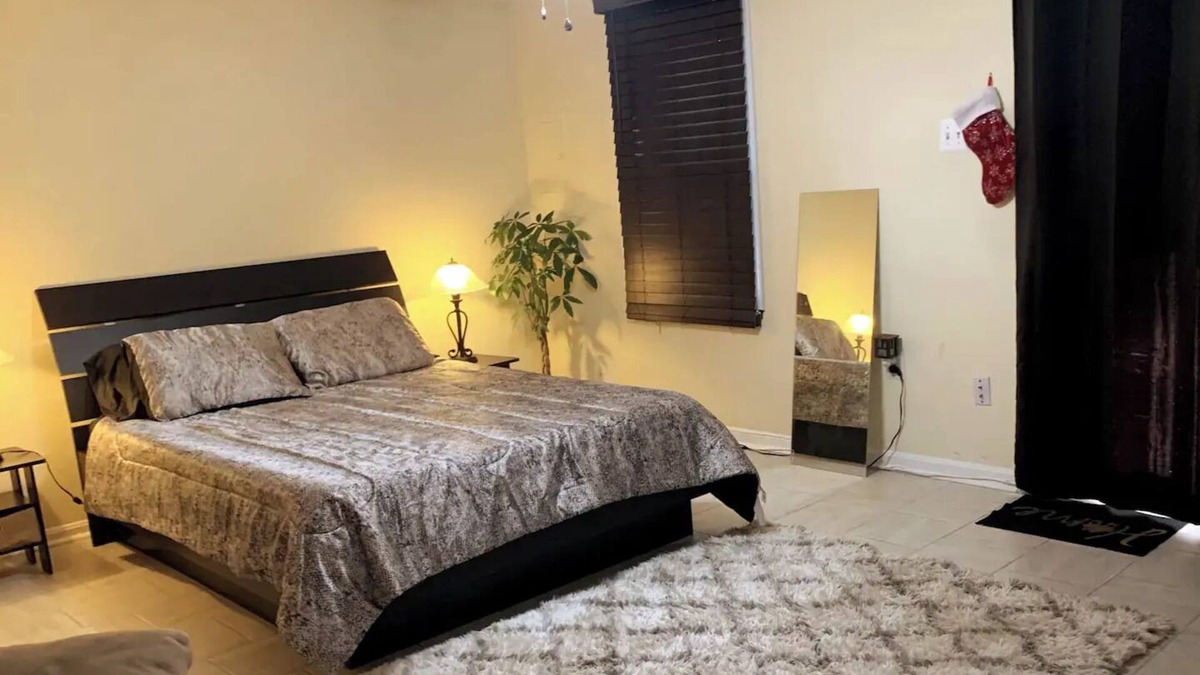 Newington Apartment | Private Suite w/free parking & high speed Wifi