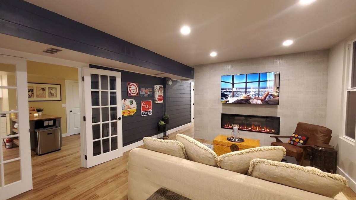 North Rose Hill House | Private suite with a sauna, located area with convenient access to the highway