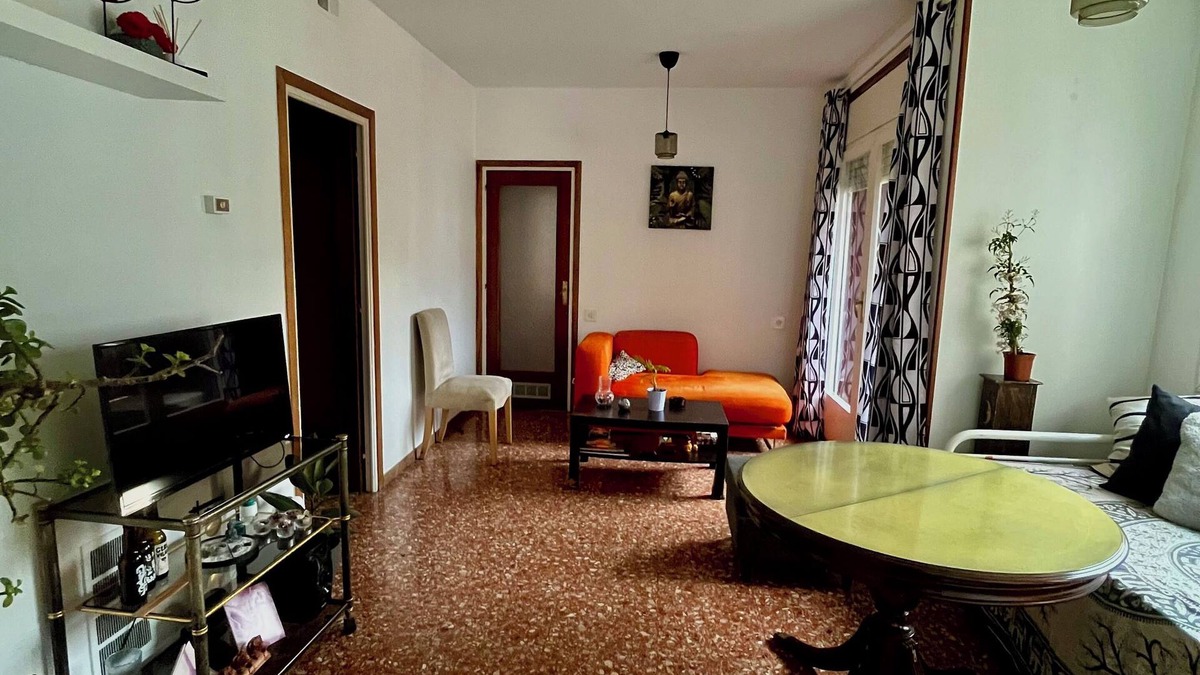 Navas Apartment | Private suite with bathroom : Sagrera