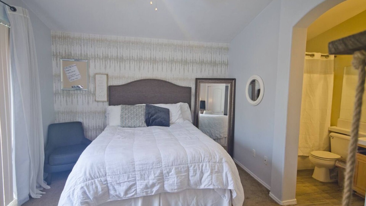 Greenacres House | Private Suite with private entrance in quite SW area pets ok!