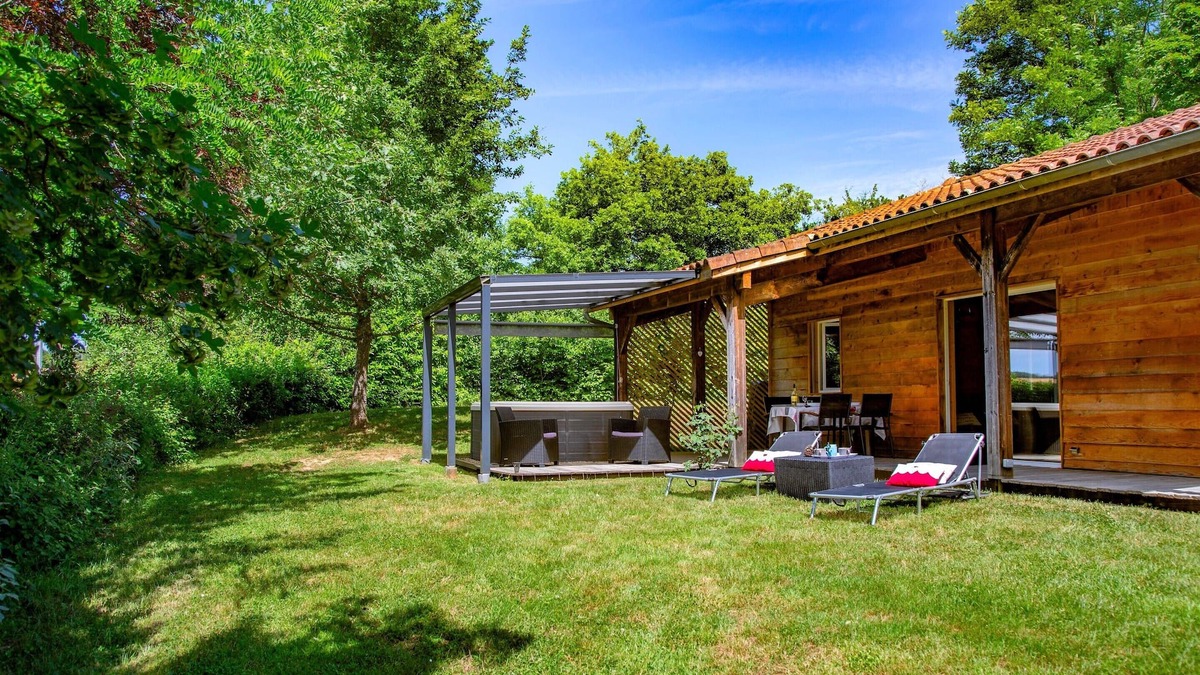 Callian House | PRIVATE SWIMMING POOL AND SPA JACUZZI - Air Conditioning - Chalet Cèdre - Gers - Occitanie
