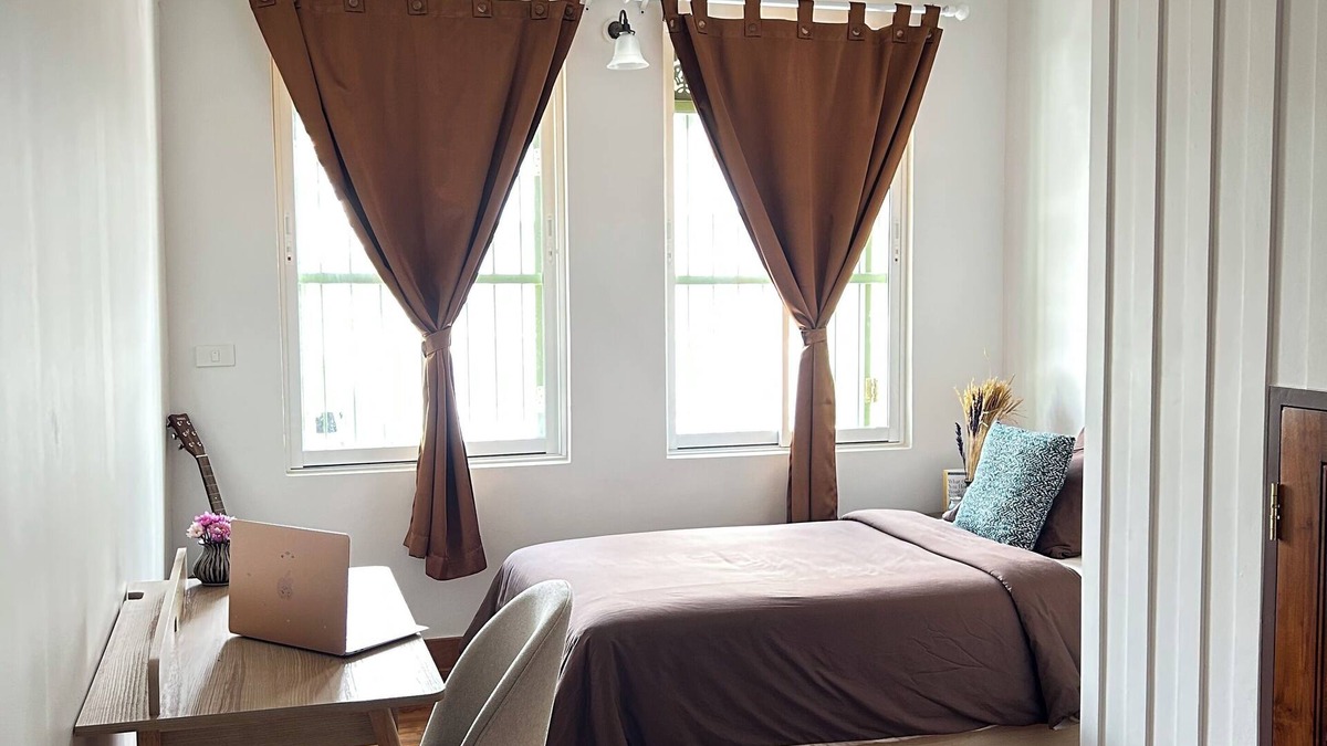 Samphanthawong House | private house in chinatown/2BR,2BATH, 7Mints to MRT Samyot/5 Guests