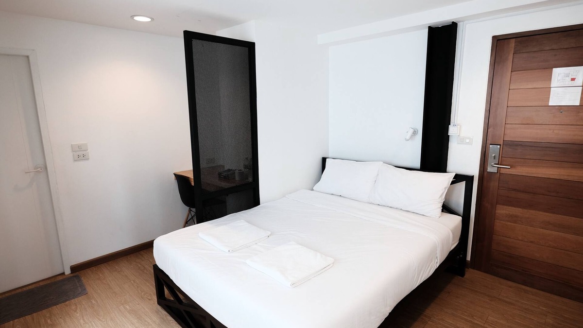Lak Si Hotel | Private Double En-suite Room With a Private Bathroom Free Social Area